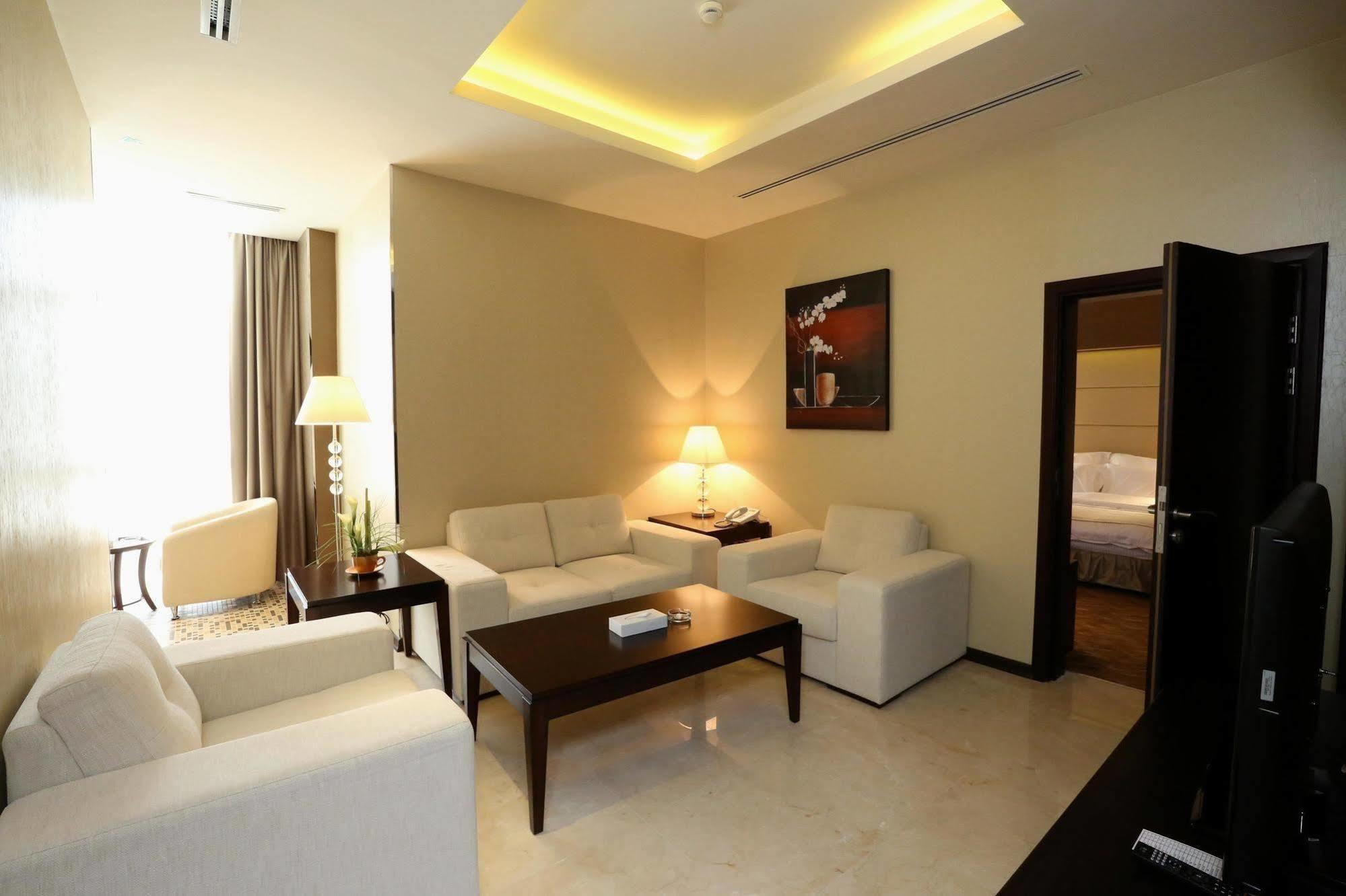 Nehal Hotel Abu Dabi Exterior foto